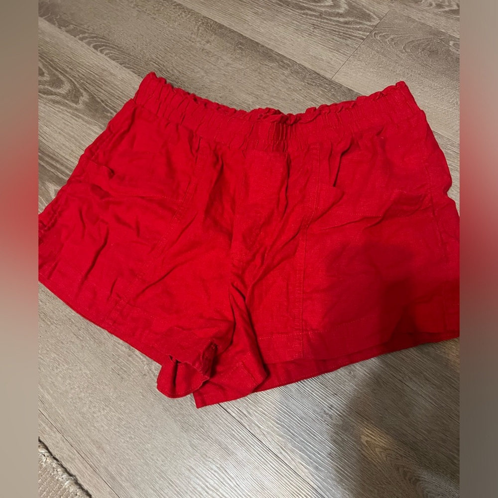 Red shorts with pockets